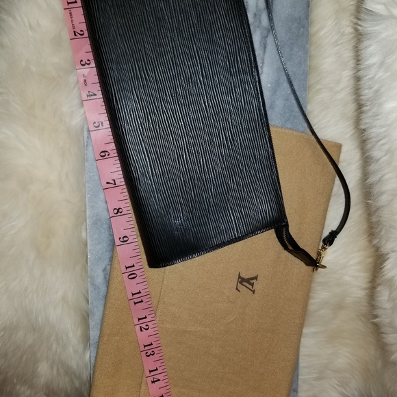 LOUIS VUITTON EPI POCHETTE Black hand bag - Picture 3 of 14